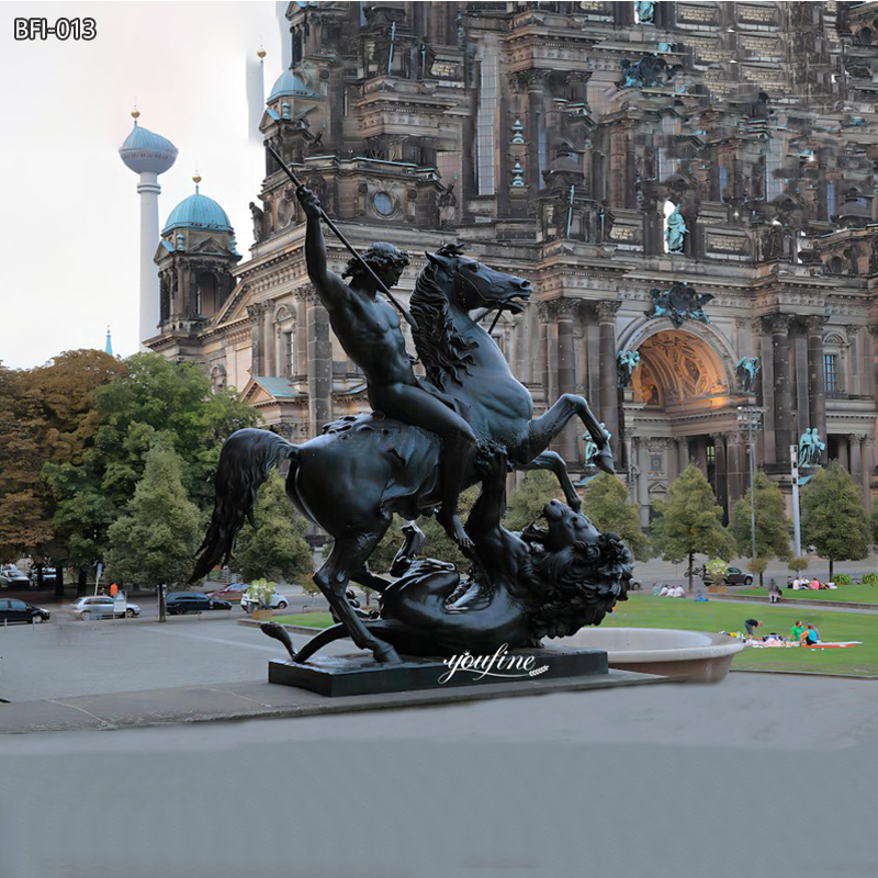 Classic Bronze Berlin knight on horseback to assassinate lion sculpture
